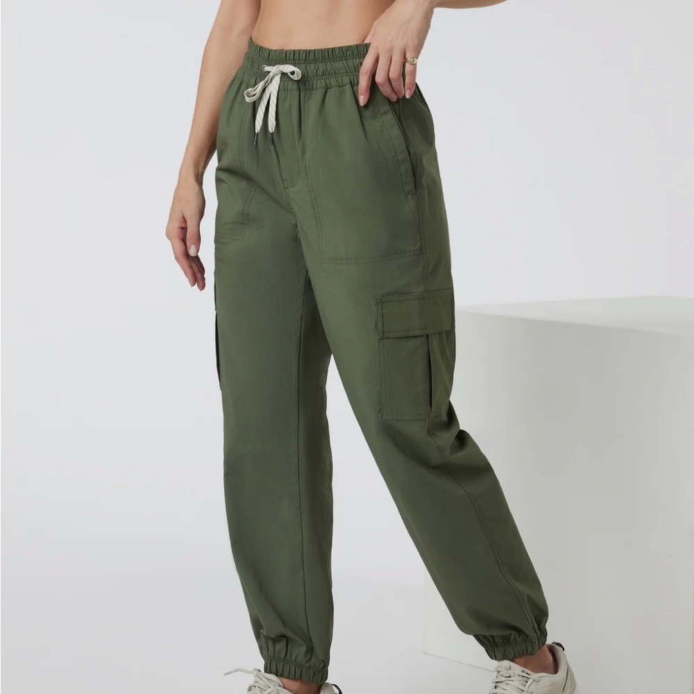 Vuori Sage Green Cargo Joggers XXL